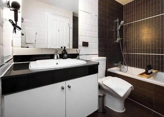 Wander Nana - Two-Bedroom Apartment With Park View * Bangkok
